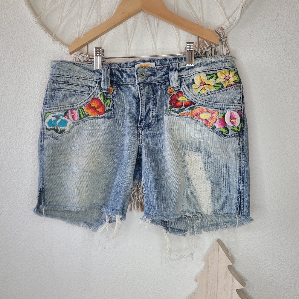 Antik denim embroidered shorts